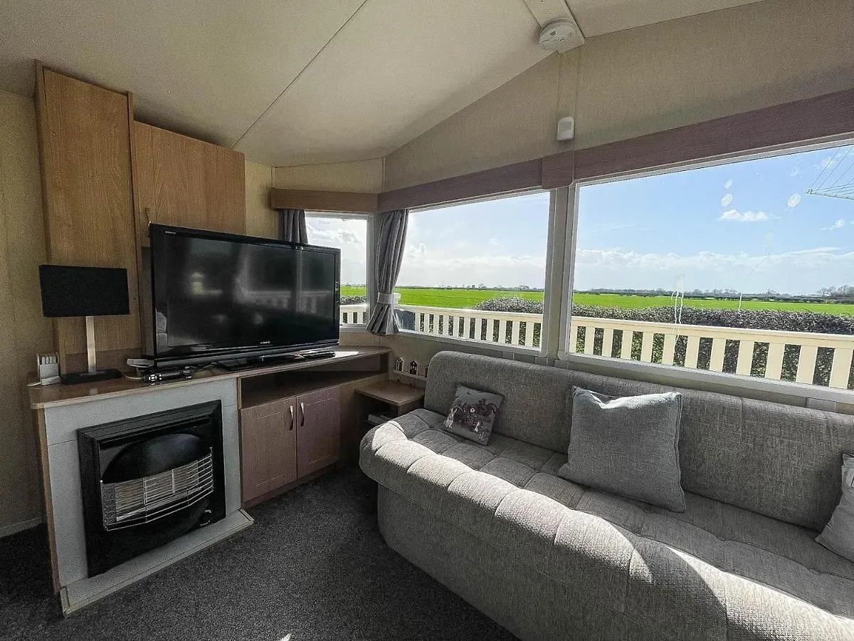 Brilliant 8 Berth Caravan For Hire At Skipsea Sands Holiday Park Ref 41028Sf Barmston